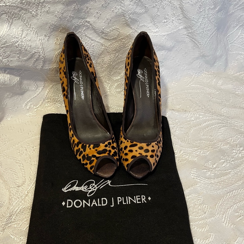 Donald Pliner Heels.   Never worn.